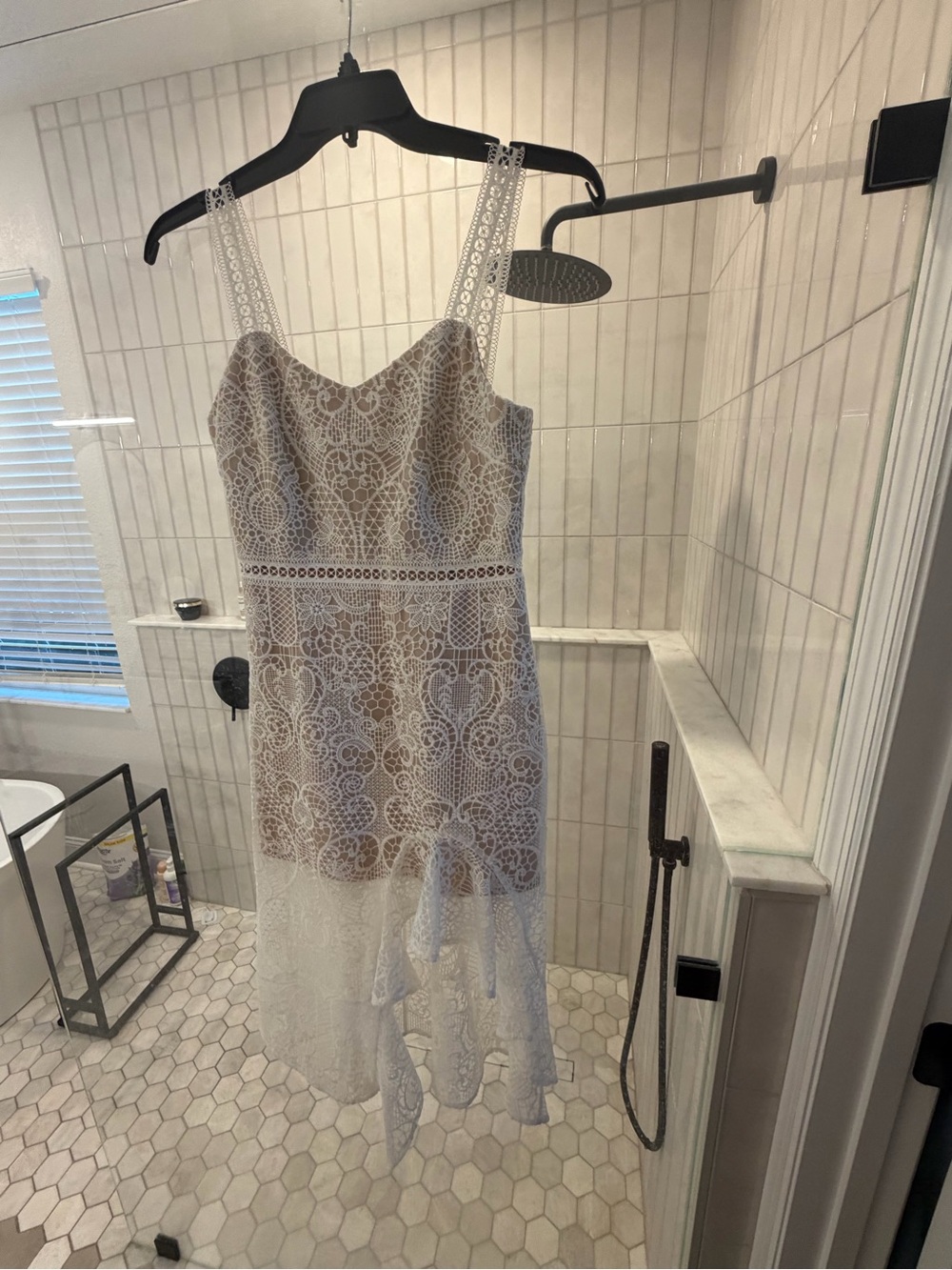 Ivory Lace High-Low Dress with Ruffled Hem - Picture 2 of 6